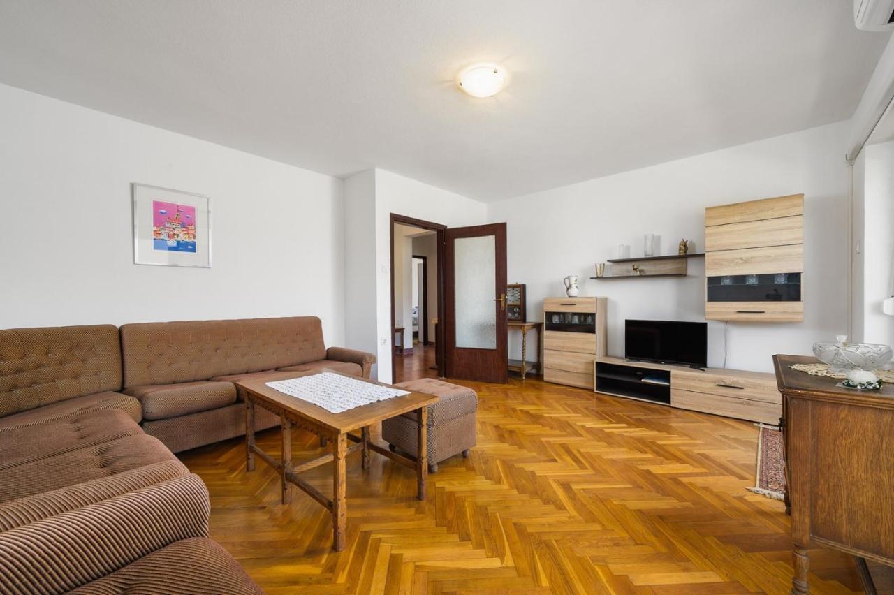 House With Apartments Mila Umag Exterior photo